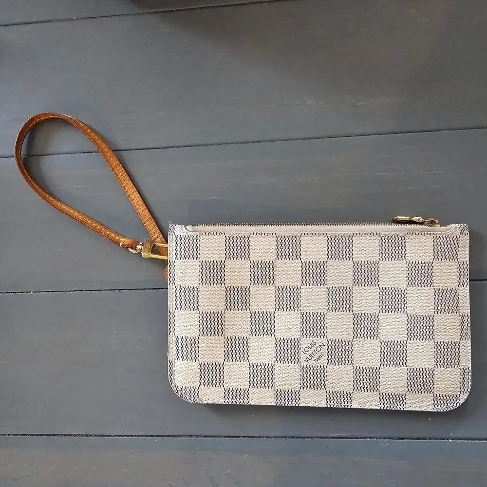 Louis Vuitton leather Neverfull Pochette Damier Azur Small clutch Wristlet